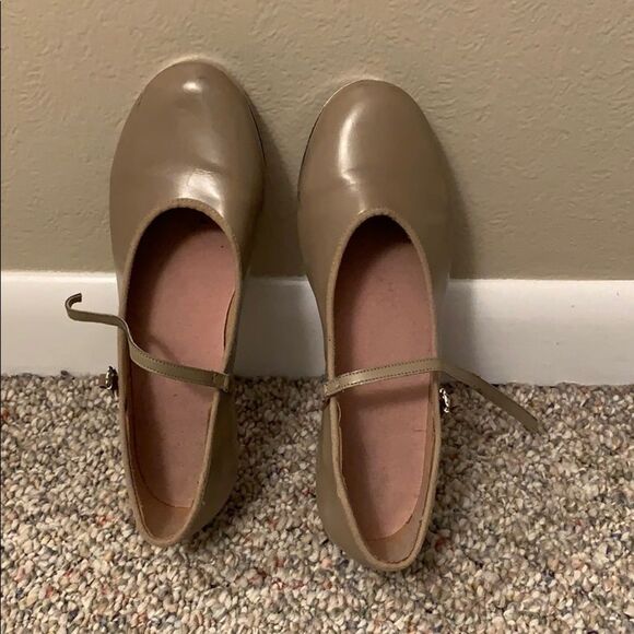 ✨👯‍♀️ Bloch Tan Buckle Tap Shoes – Gently Used, Great Sound, Size Up! Size 9 - Picture 3 of 6